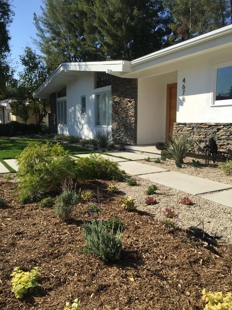 Custom yard cleanup service in San Pedro, CA by Urban Organics Design, Inc