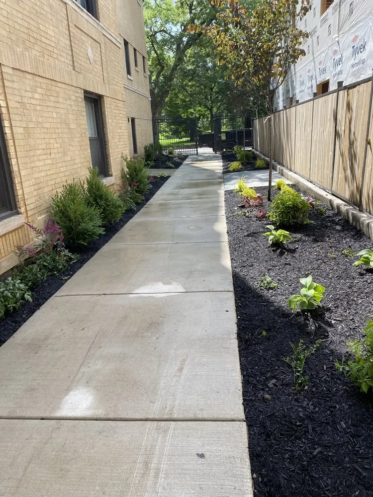 Trusted yard maintenance experts serving Chicago, IL - Urban Outdoor Spaces