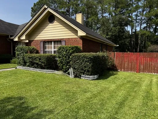 Uribe Lawn Care Logo