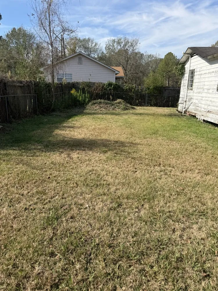 Custom lawn care service for homes in Marshall, TX by Uriel’s Lawn Care & Junk Removal