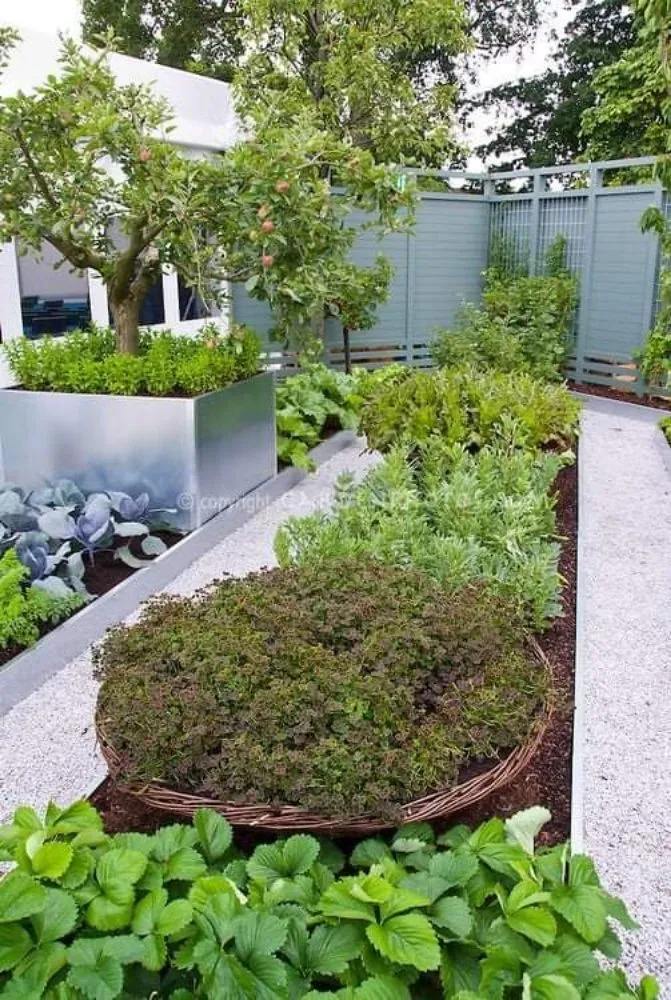 Reliable yard maintenance experts serving Palo Alto, CA - Urizar Landscaping