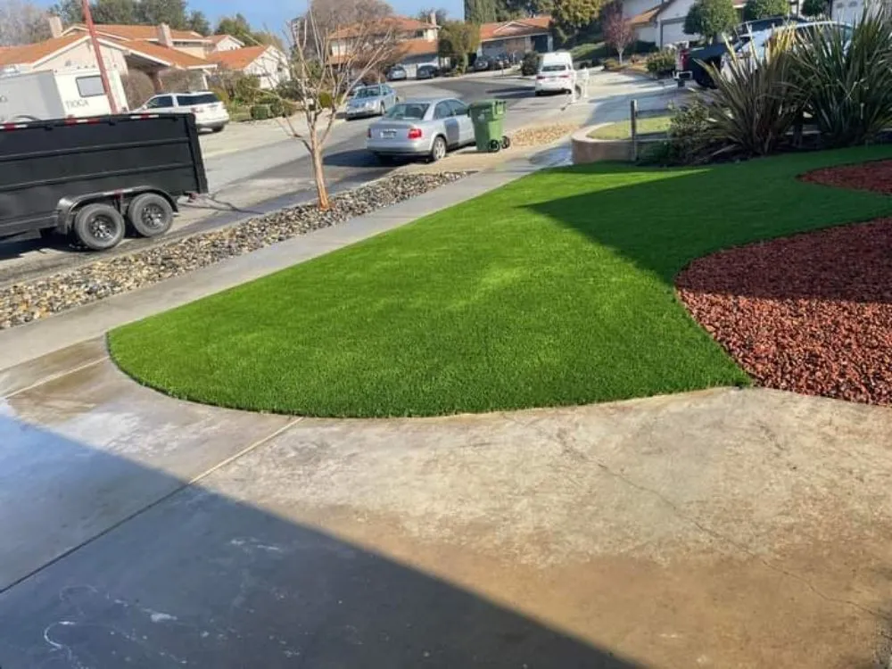 Professional yard maintenance in Palo Alto, CA by Urizar Landscaping