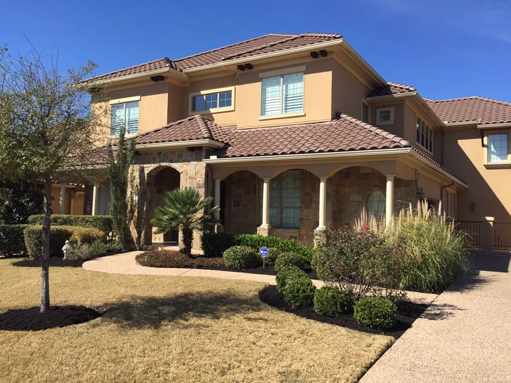 Reliable yard cleanup service for year-round maintenance in Austin, TX by US Lawns - Austin West