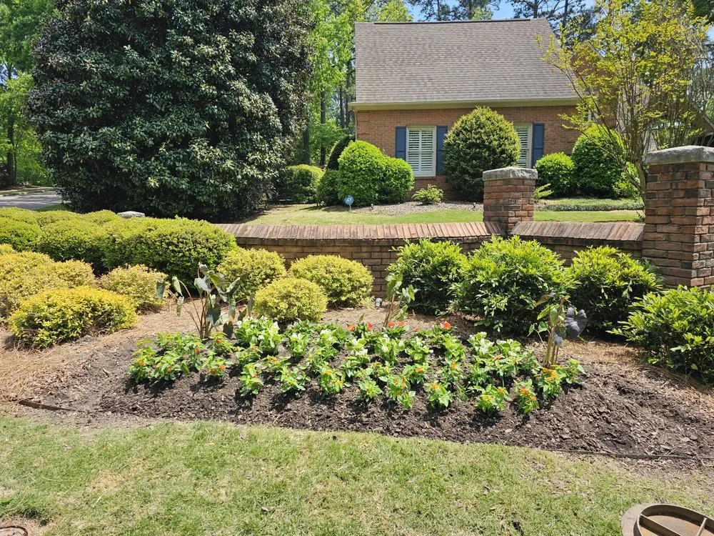 Custom lawn care service in Pelham, AL - Us Lawns