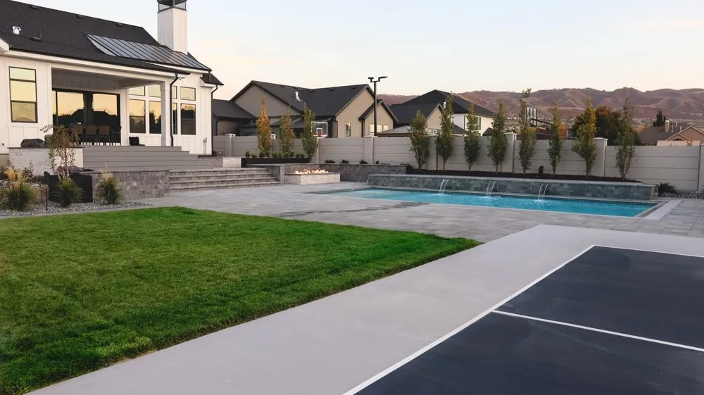 Custom lawn mowing service experts serving Salt Lake City, UT - Utah Lawn