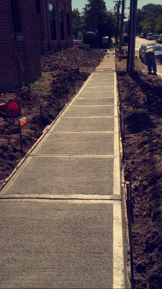 Affordable yard cleanup service experts serving Eddington, PA - V & R Construction, Landscaping & Cleaning Services