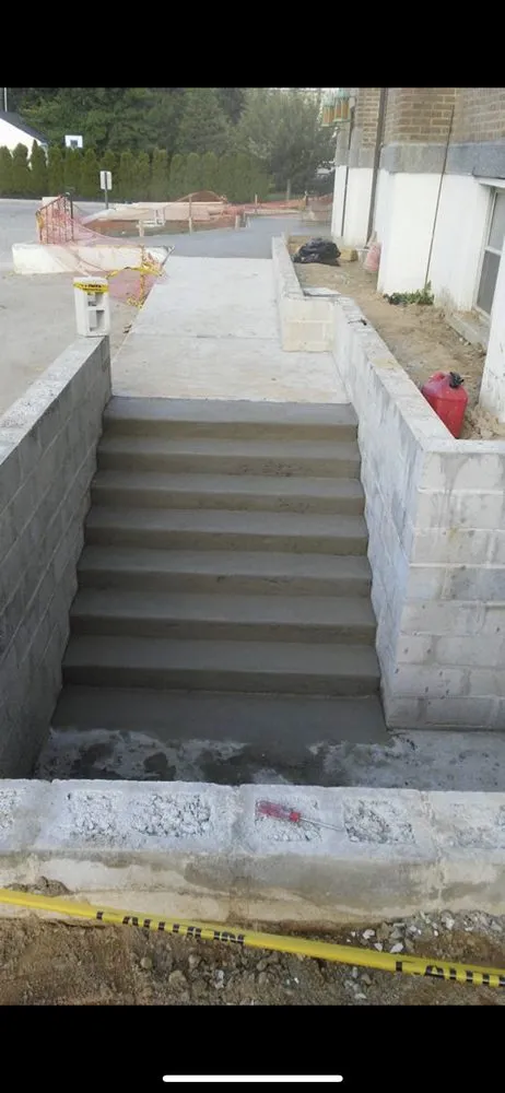 Custom garden landscaping experts serving Eddington, PA - V & R Construction, Landscaping & Cleaning Services