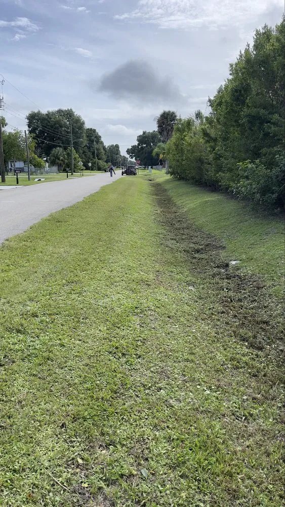 Affordable yard maintenance in West Palm Beach, FL by V & Z Lawn Care