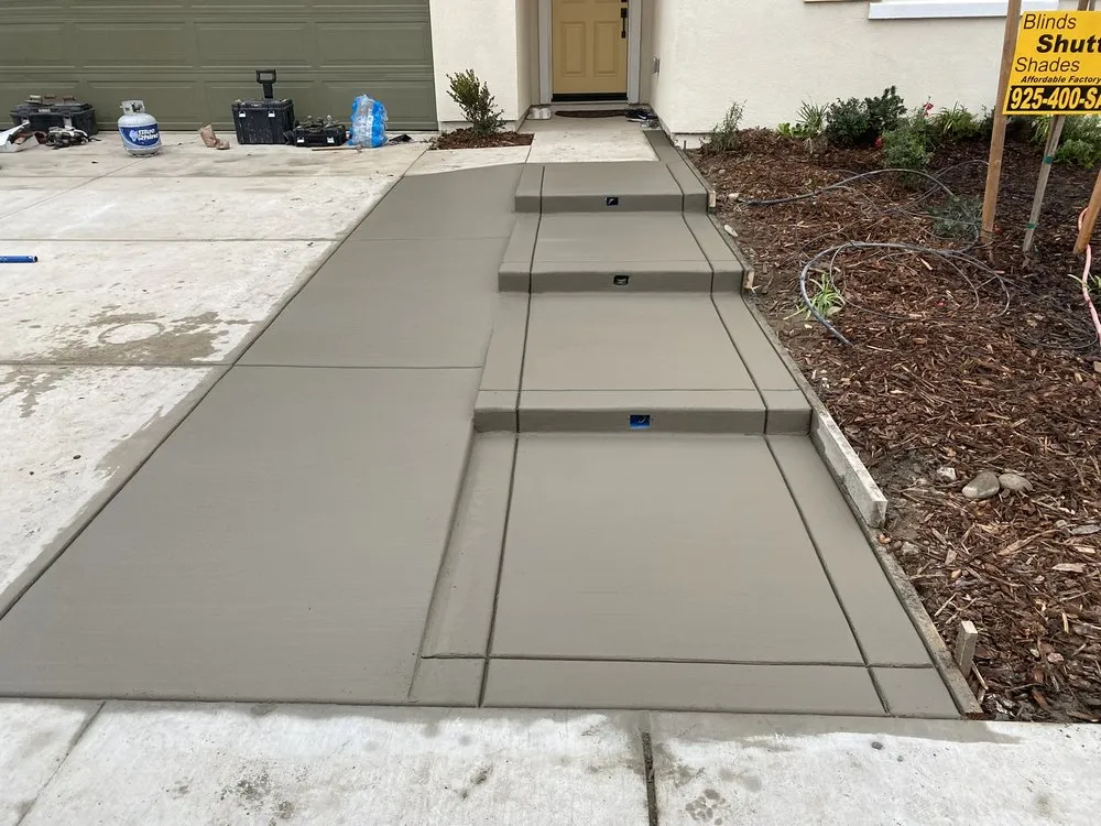 Custom lawn mowing service for year-round maintenance across Placentia, CA - V landscape