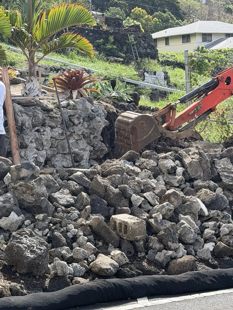 Affordable yard cleanup service in Wahiawa, HI by Vaifo'ou Construction