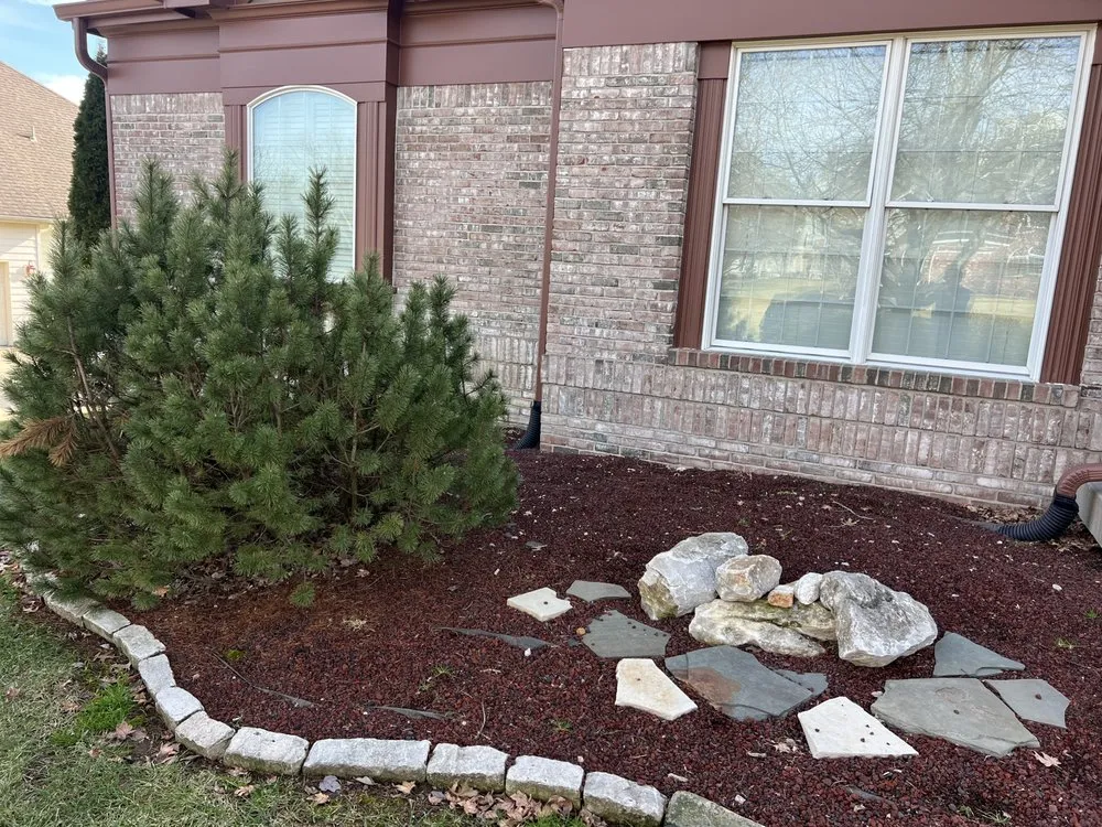 Top-rated garden landscaping for homes in St. Louis, MO by Vail Lawncare and Landscaping