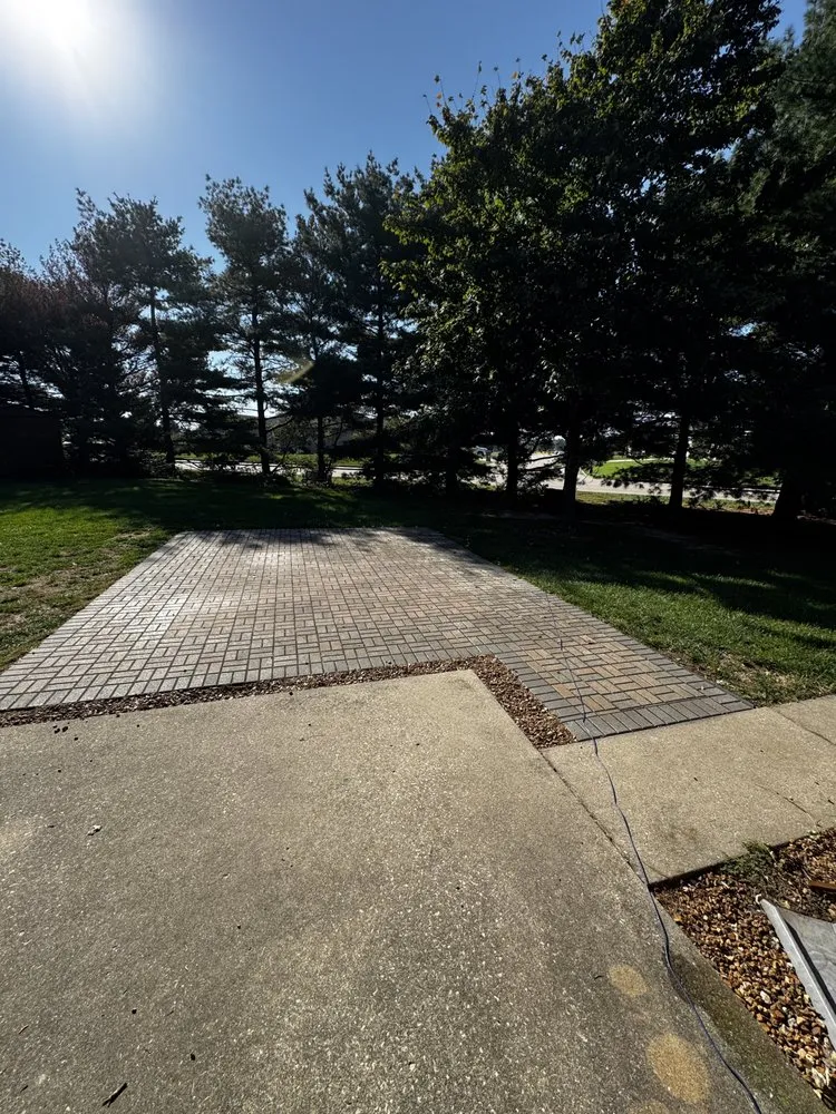 Affordable lawn mowing service experts serving St. Louis, MO - Vail Lawncare and Landscaping