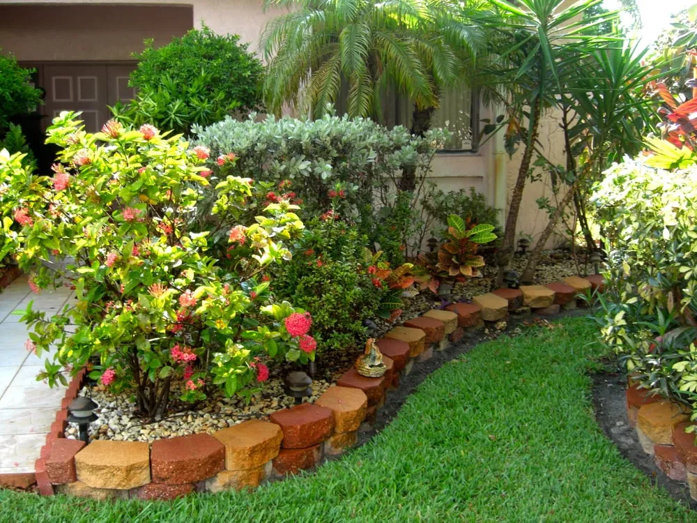 Affordable yard maintenance experts serving Southwest Ranches, FL - Valdes Gardens Nursery