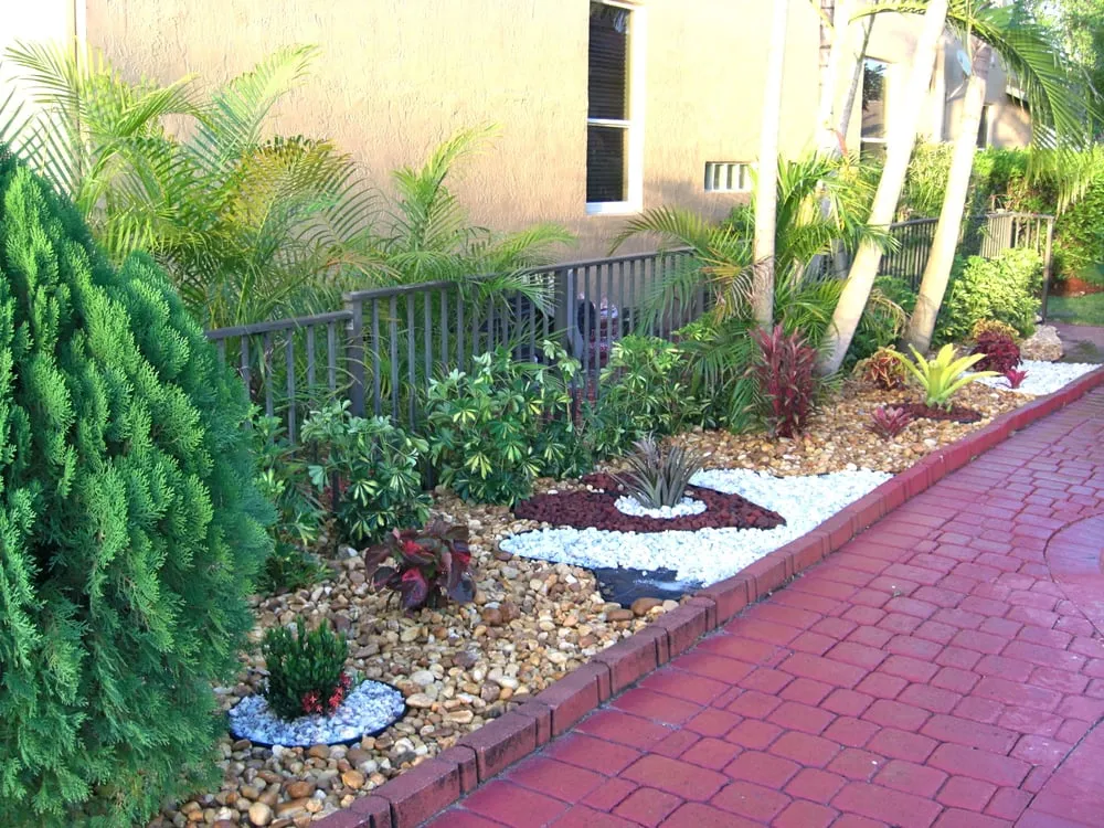 Top-rated yard cleanup service for residential properties in Southwest Ranches, FL by Valdes Gardens Nursery