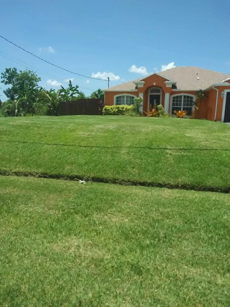 Expert yard maintenance in Port St. Lucie, FL - Valdez Landscaping & Lawn Services