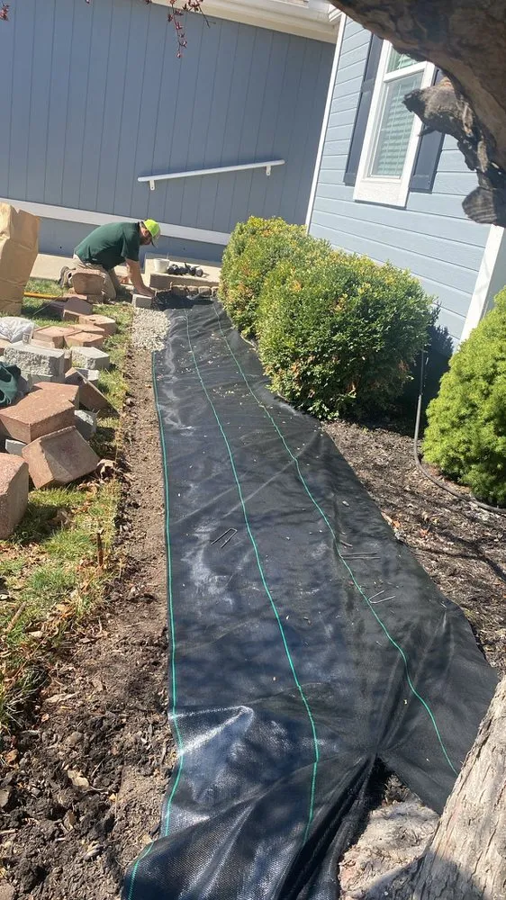 Custom lawn mowing service experts serving Olathe, KS - Valdez Landscaping