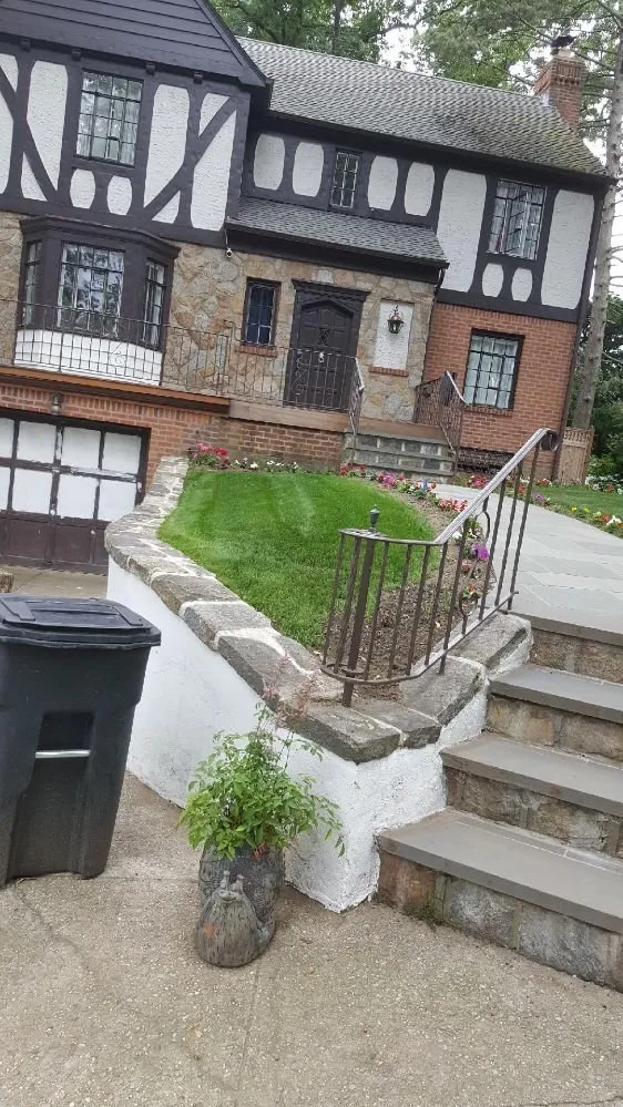 Top-rated garden landscaping in Fresh Meadows, NY by Valdez Lawn Care