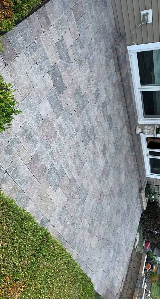 Trusted lawn mowing service experts serving Mundelein, IL - Valencia Construction Group