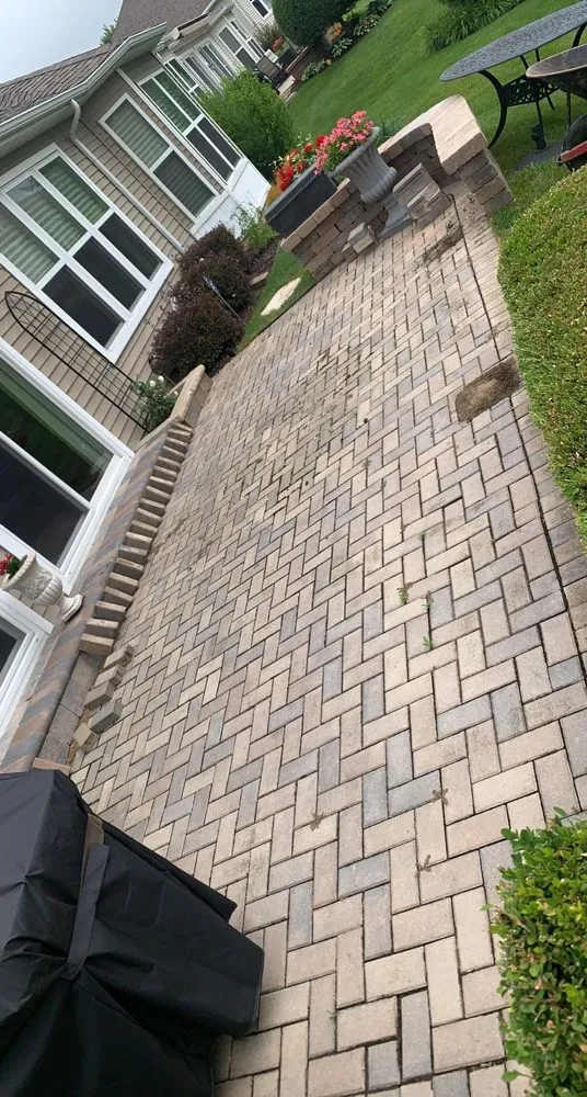 Top-rated lawn mowing service in Mundelein, IL - Valencia Construction Group