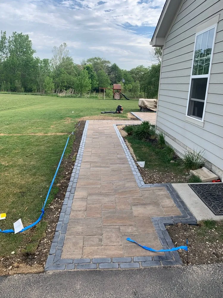 Top-rated lawn care service in Mundelein, IL by Valencia Landscapes