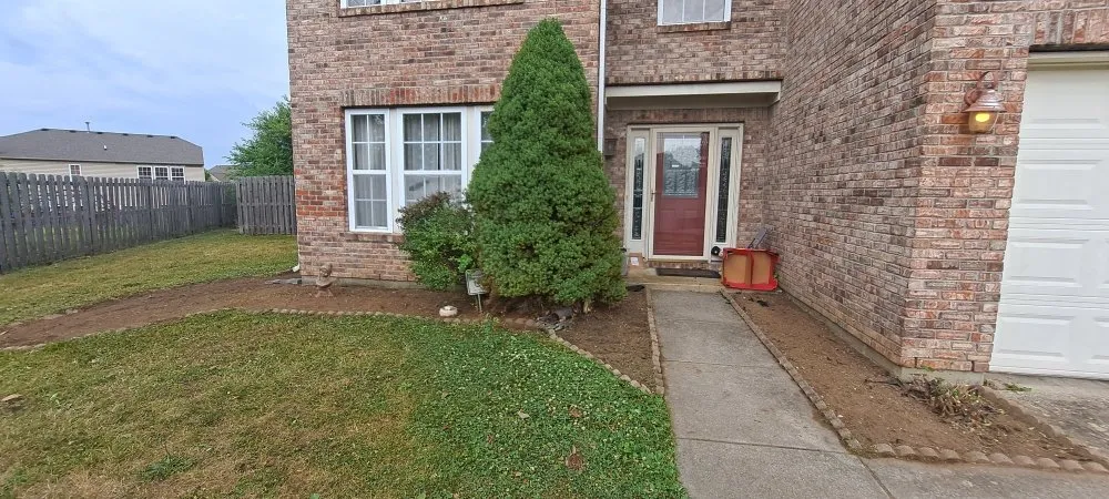 Top-rated yard cleanup service in Shadeland, IN - Valencia's landscaping & Lawn care