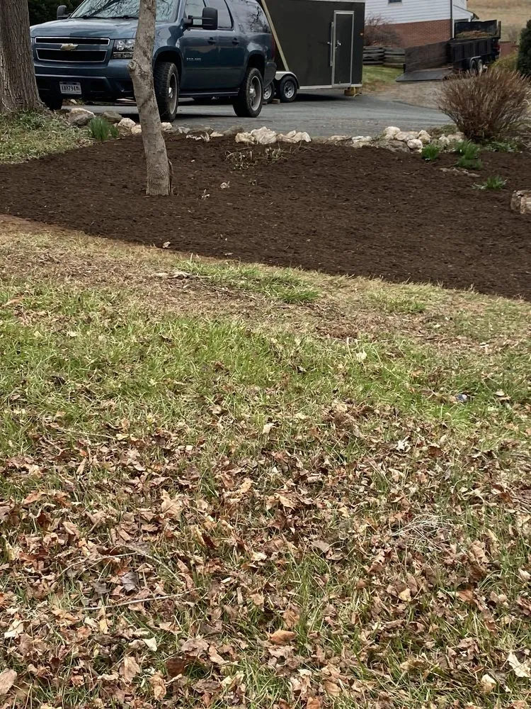 Professional yard maintenance experts serving North Garden, VA - Valencia’s Lawncare