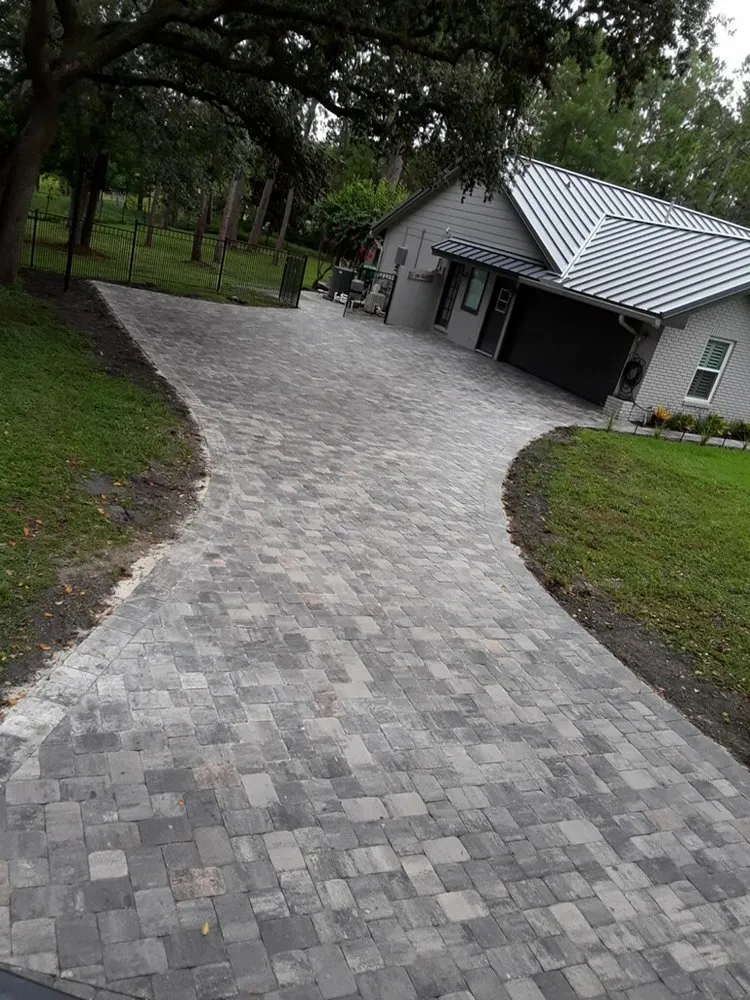 Expert garden landscaping in Winter Haven, FL by Valern Landscaping Services