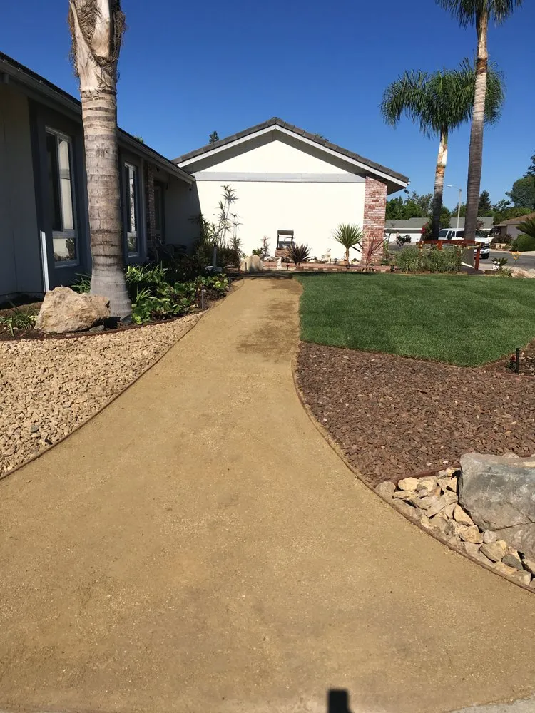 Expert yard maintenance in Thousand Oaks, CA - Vallarta Landscaping