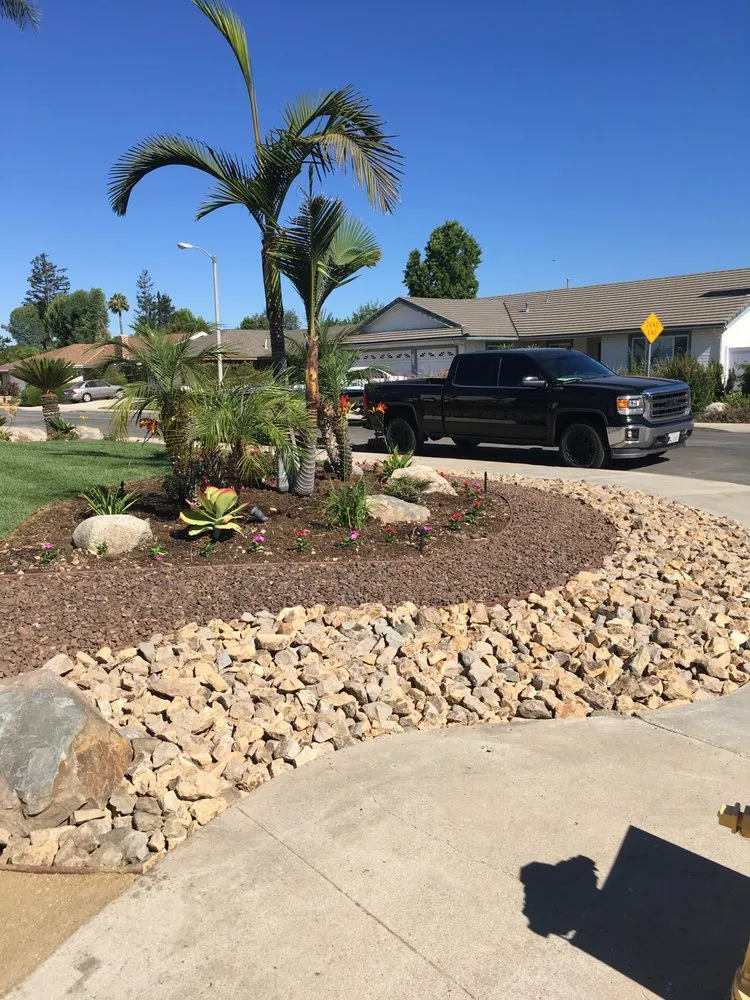 Custom garden landscaping in Thousand Oaks, CA by Vallarta Landscaping