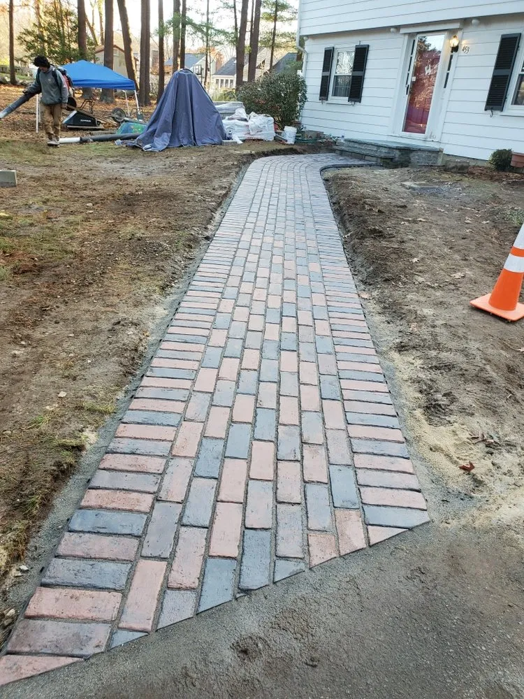 Custom outdoor landscaping in Auburn, WA by Valle S. Landscaping & Constrution