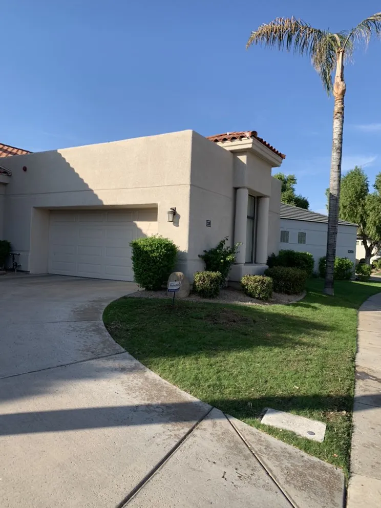 Custom lawn mowing service experts serving Phoenix, AZ - Valle Verde Lawn Care