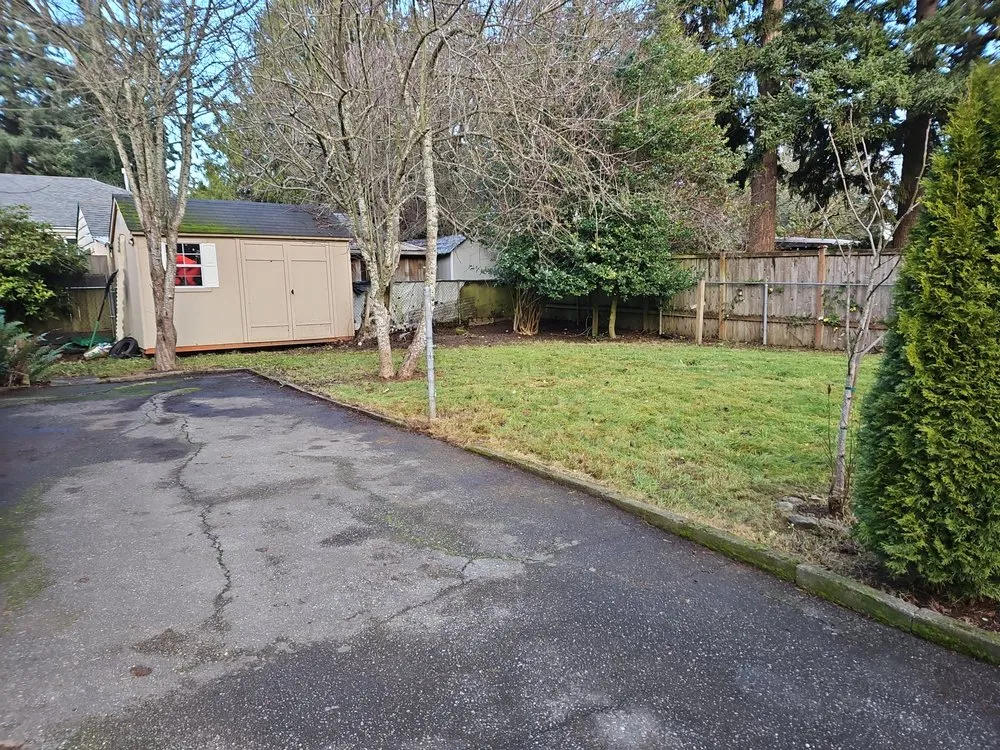 Reliable lawn care service in Seattle, WA by Vallejo's Landscaping