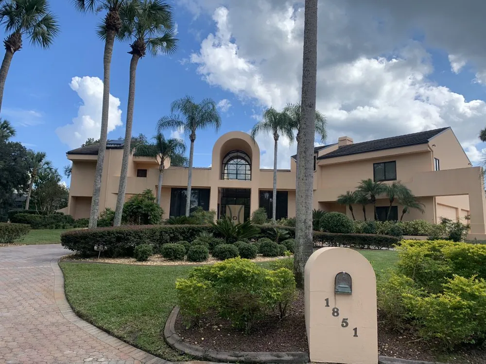 Top-rated lawn mowing service experts serving Apopka, FL - Valles Landscape