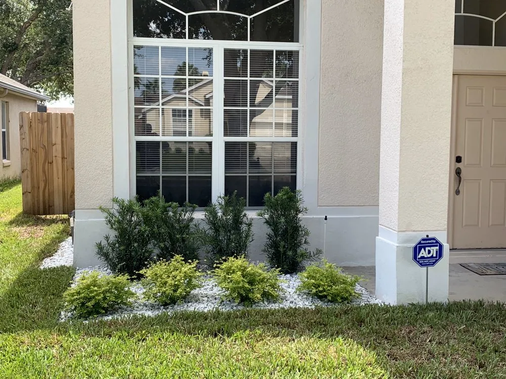 Custom lawn mowing service in Apopka, FL - Valles Landscape