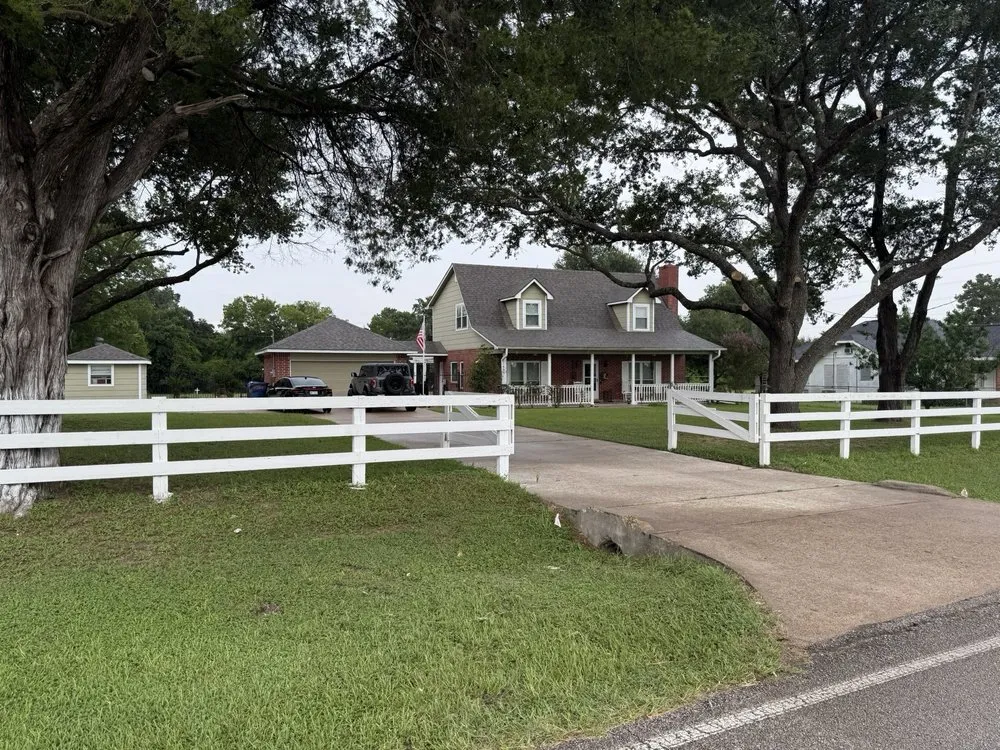 Affordable garden landscaping experts serving Yorktown Colony, TX - Valle’s Tree Services
