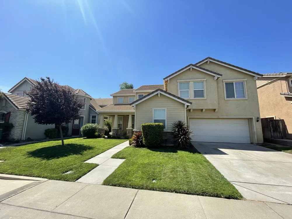 Custom residential landscaping experts serving La Grange, CA - Valley Custom Lawn Services