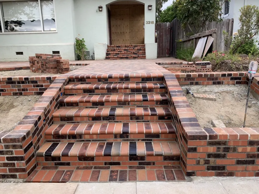 Custom yard cleanup service for year-round maintenance across Oakland, CA - Valley Landscaping