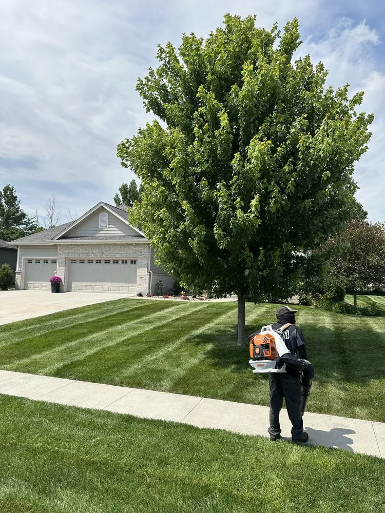 Expert lawn care service in Des Moines, IA - Valley Lawn Care