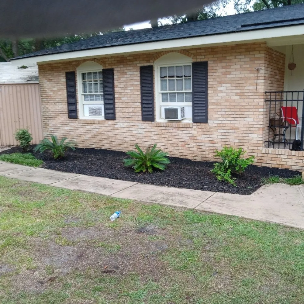 Custom garden landscaping in Mount Pleasant, SC by Valley View Landscape and Design