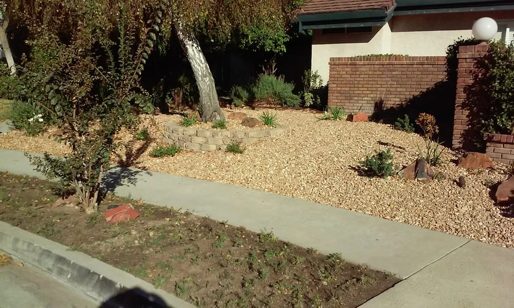 Expert lawn care service experts serving Los Angeles, CA - Valley View Landscape Services