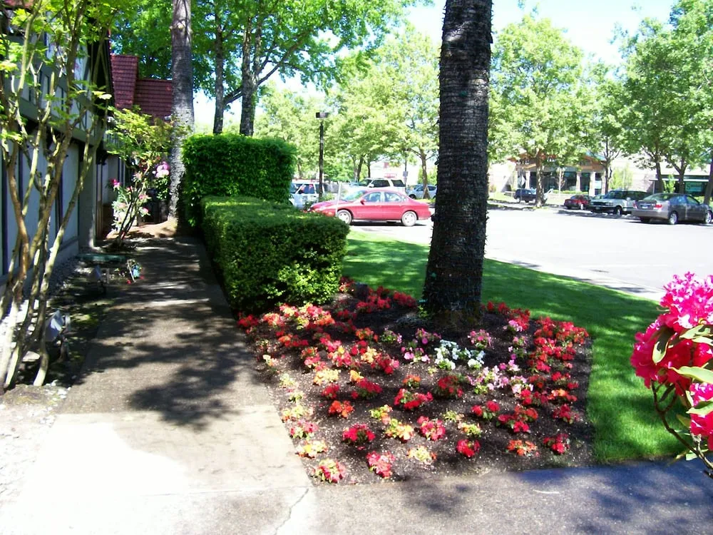 Local garden landscaping for beautiful yards in Troutdale, OR by Valley West Landscapes