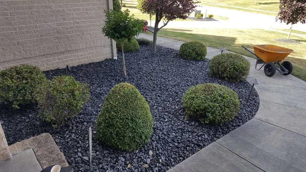 Reliable garden landscaping with custom design in Youngstown, OH by Valleyscapes Property Maintenance