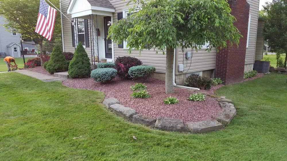 Local residential landscaping for homes in Youngstown, OH by Valleyscapes Property Maintenance