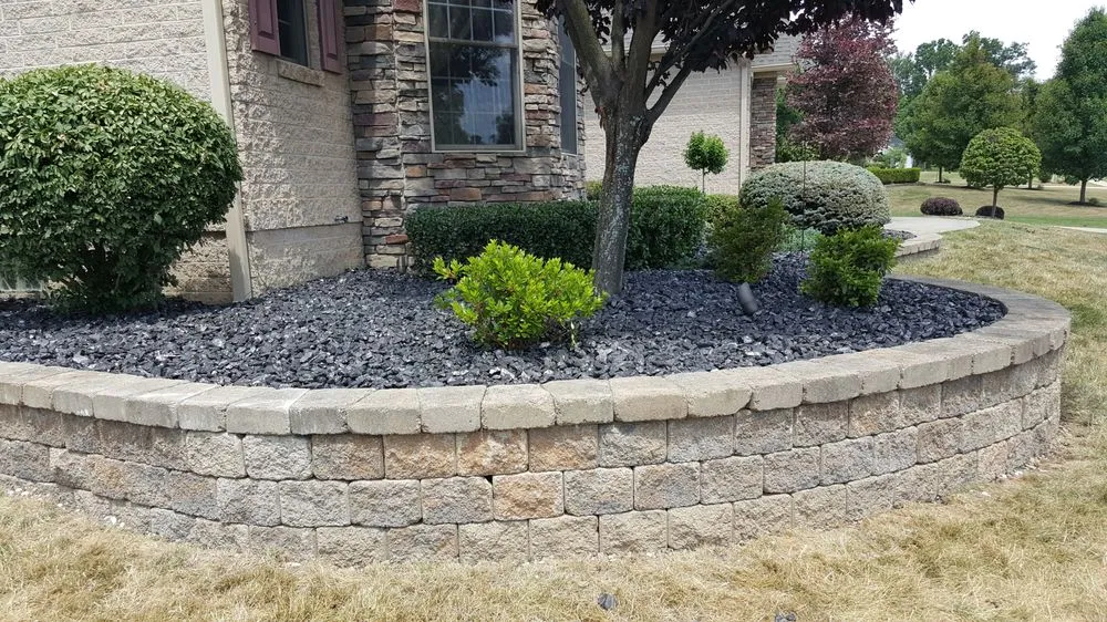 Affordable yard cleanup service for year-round maintenance across Youngstown, OH - Valleyscapes Property Maintenance