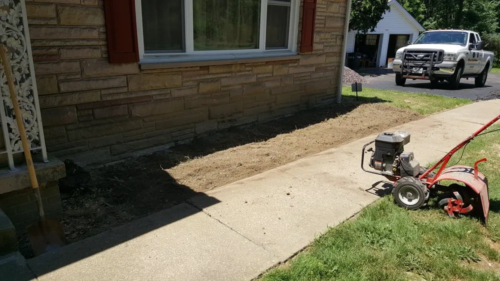 Local residential landscaping for beautiful yards in Youngstown, OH by Valleyscapes Property Maintenance