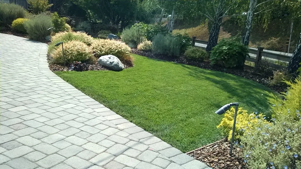 Professional outdoor landscaping near you in Menlo Park, CA by Val's Lawncare