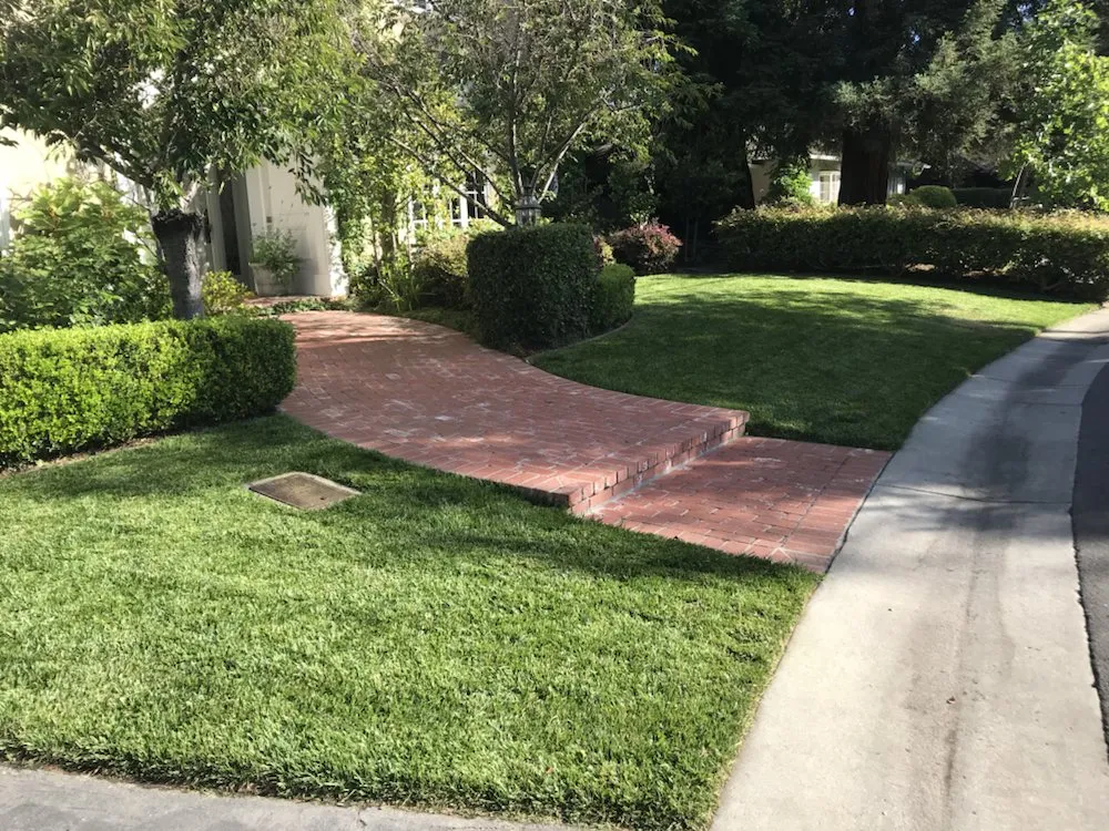 Custom lawn mowing service in Menlo Park, CA - Val's Lawncare