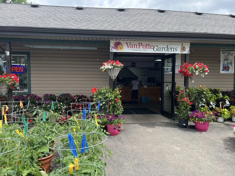 Custom garden landscaping experts serving Rochester, NY - Van Putte Gardens