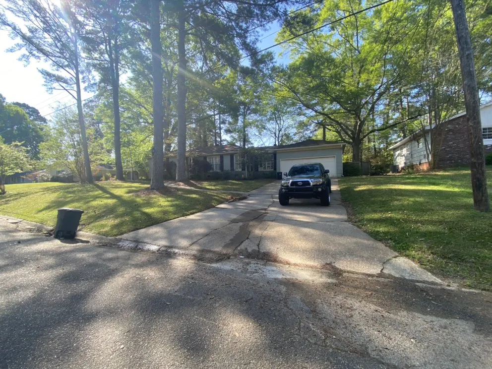 Affordable lawn mowing service experts serving Brandon, MS - Vance Landscaping