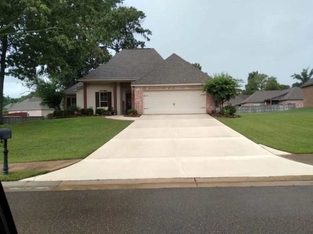 Expert lawn mowing service in Jackson, MS by Vanlandingham Lawn Care & Services